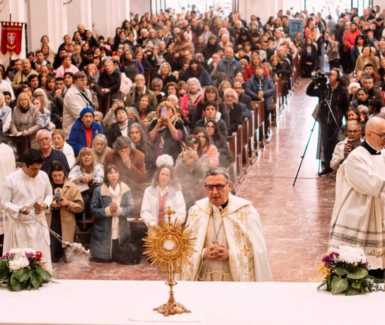 Mons. Martín: 'La Eucaristía es el corazón de la Iglesia y lo que hace la Iglesia' Mons. Martín: 'La Eucaristía es el corazón de la Iglesia y lo que hace la Iglesia'