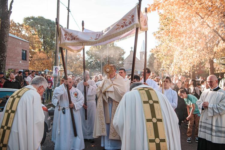 Mons. Martín: 'Dejemos que la Eucaristía actúe en nuestra vida' Mons. Martín: 'Dejemos que la Eucaristía actúe en nuestra vida'