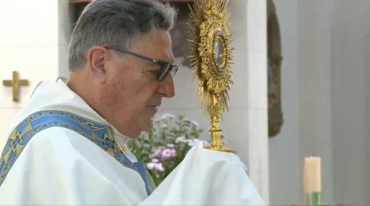 Mons. Martín presidió en Rosario la misa por la Virgen de Lourdes y la Jornada del Enfermo Mons. Martín presidió en Rosario la misa por la Virgen de Lourdes y la Jornada del Enfermo