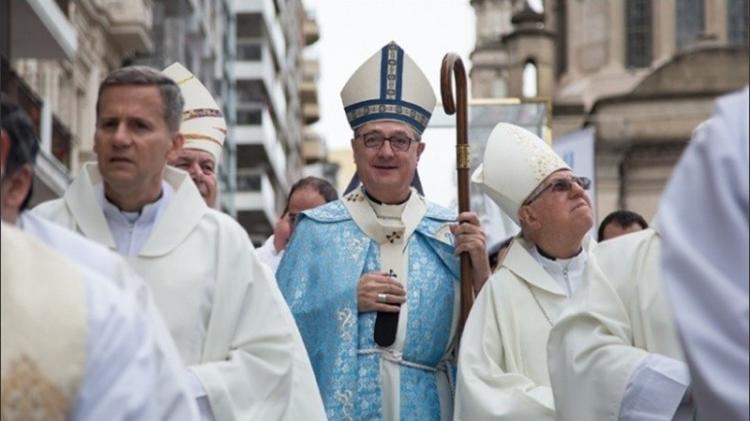 Mons. Martín presentó a los nuevos obispos auxiliares de Rosario Mons. Martín presentó a los nuevos obispos auxiliares de Rosario