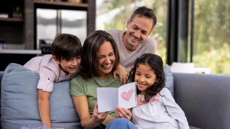 Mons. Martínez: 'La familia no es posible sin el don de la maternidad' Mons. Martínez: 'La familia no es posible sin el don de la maternidad'