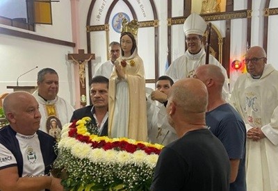 Mons. Mestre bendijo la corona de María Rosa Mística, recuperada luego del robo Mons. Mestre bendijo la corona de María Rosa Mística, recuperada luego del robo