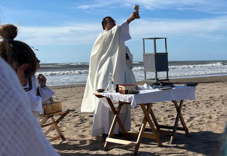 Misa por el Cuidado de la Creación en Costa Esmeralda