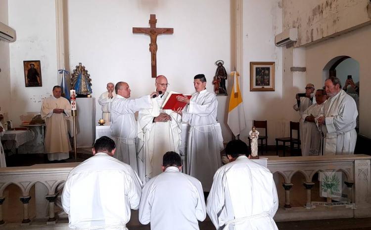 Mons. Olivera confirió el acolitado a un seminarista en el domingo del Buen Pastor