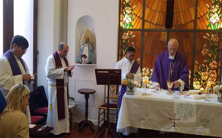 Mons. Olivera rezó por la Patria en la capilla de la Casa Rosada Mons. Olivera rezó por la Patria en la capilla de la Casa Rosada
