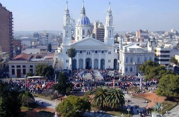 Mons. Puiggari constituyó la Junta Arquidiocesana de Laicos Mons. Puiggari constituyó la Junta Arquidiocesana de Laicos