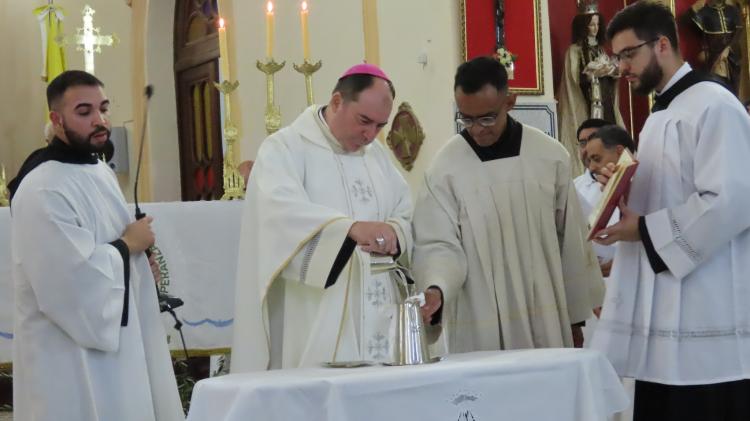 Mons. Quintana celebró la Misa Crismal: un llamado a renovar la vocación sacerdotal Mons. Quintana celebró la Misa Crismal: un llamado a renovar la vocación sacerdotal