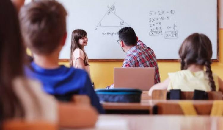 Mons. Scheinig agradeció a los docentes por su entrega en el Día del Maestro