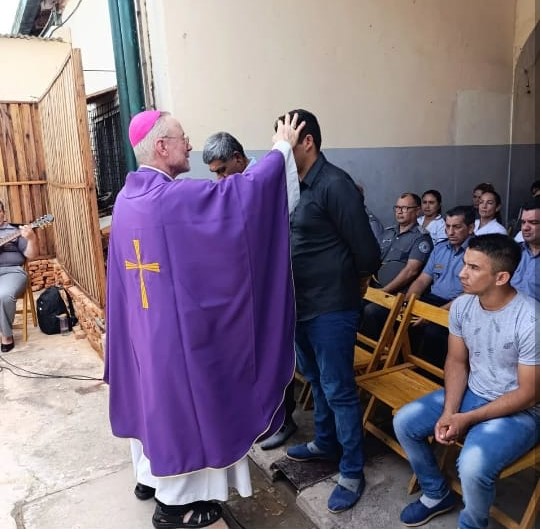 Mons. Stanovnik administró sacramentos a internos de la Unidad N°12 de Saladas Mons. Stanovnik administró sacramentos a internos de la Unidad N°12 de Saladas