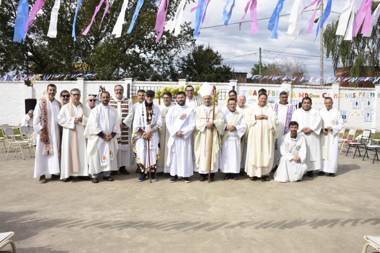Mons. Torres Carbonell ordenó diácono a un teólogo salesiano Mons. Torres Carbonell ordenó diácono a un teólogo salesiano