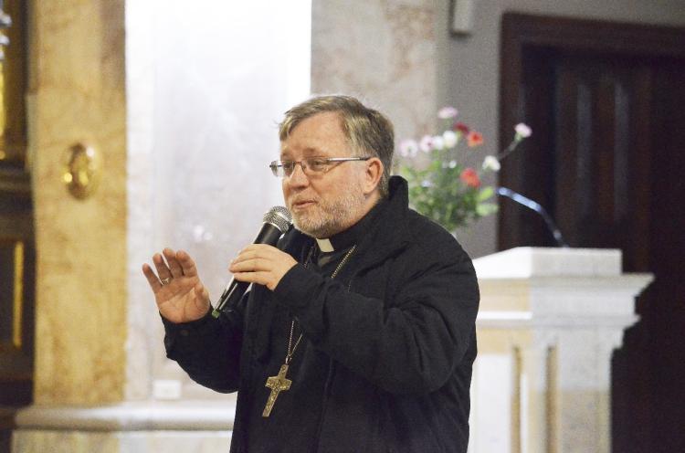 Mons. Torres invita a descubrir la adoración como exigencia de fe Mons. Torres invita a descubrir la adoración como exigencia de fe