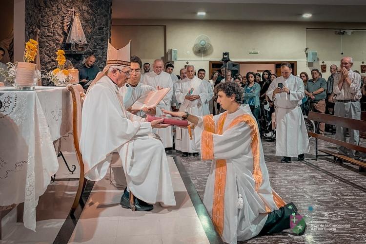 Mons. Uriona, a un nuevo diácono: 'Vivir las bienaventuranzas como programa de vida' Mons. Uriona, a un nuevo diácono: 'Vivir las bienaventuranzas como programa de vida'