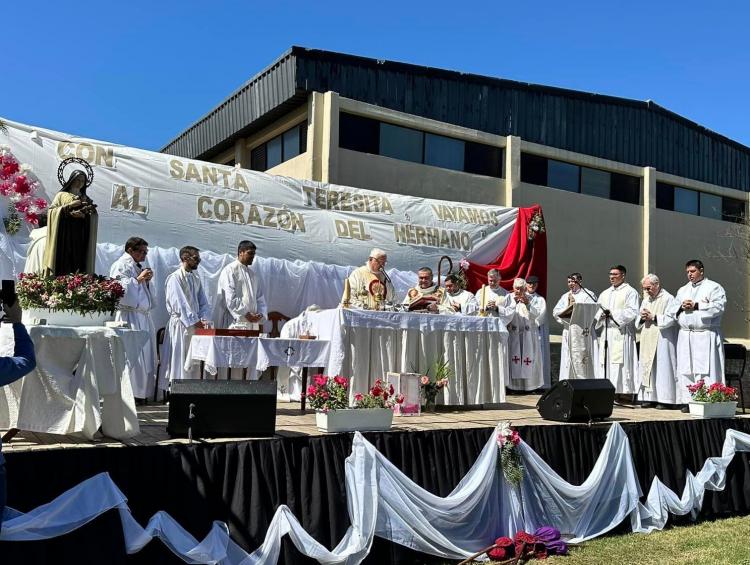 Mons. Zurbriggen presidió las fiestas patronales en honor a santa Teresita Mons. Zurbriggen presidió las fiestas patronales en honor a santa Teresita