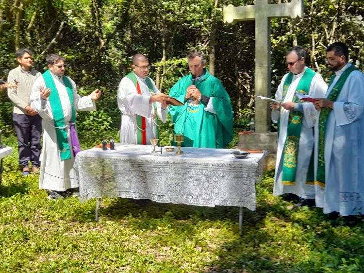 Mons. Canecin presidió la Misa Trinacional en una isla brasileña