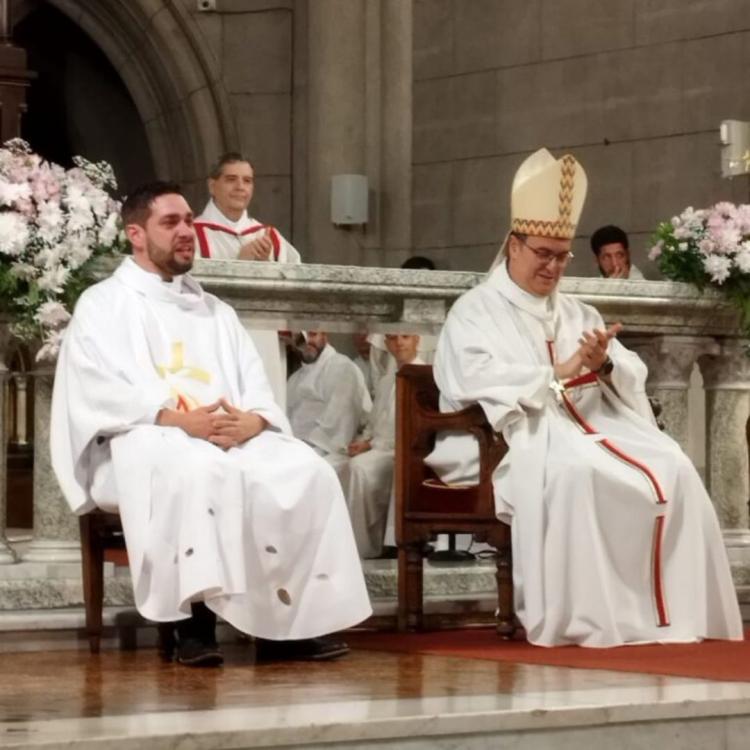 Mons. Mestre volvió a Mar del Plata para ordenar a un nuevo sacerdote Mons. Mestre volvió a Mar del Plata para ordenar a un nuevo sacerdote