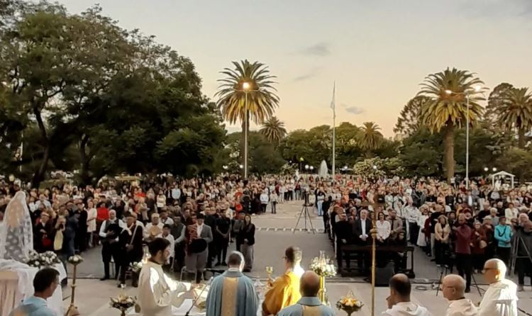 Multitudinaria fiesta de la Inmaculada Concepción en Villa María Multitudinaria fiesta de la Inmaculada Concepción en Villa María
