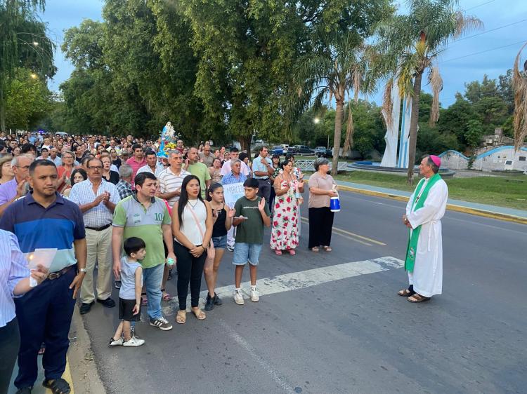 Multitudinaria manifestación de fe y solidaridad en Goya tras los despidos en Alal