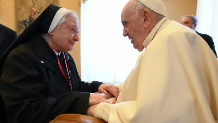 'Nadie debe sentirse solo en la enfermedad', insistió el Papa 'Nadie debe sentirse solo en la enfermedad', insistió el Papa