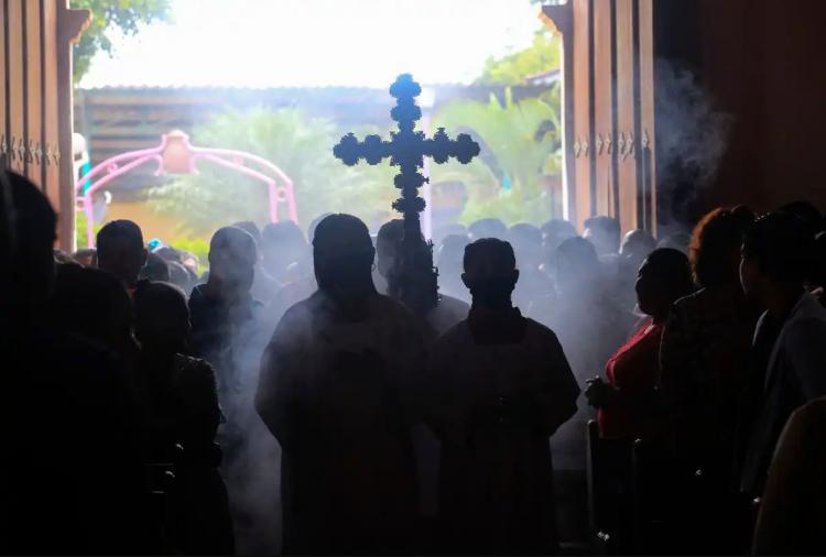 Nicaragua: durante el fin de semana, arrestaron a 11 sacerdotes y un diácono Nicaragua: durante el fin de semana, arrestaron a 11 sacerdotes y un diácono