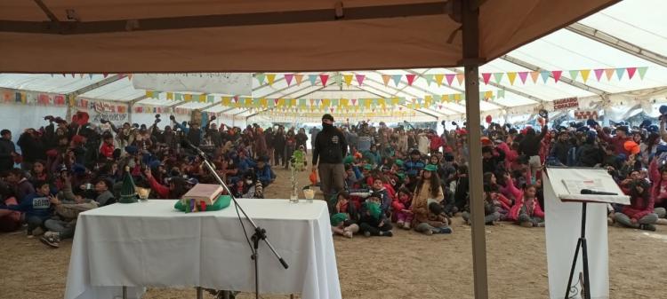 Añatuya: unos 800 niños y adolescentes en un campamento catequístico Añatuya: unos 800 niños y adolescentes en un campamento catequístico