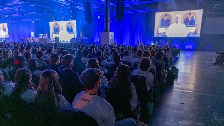 'No tengan miedo de la llamada de Jesús', animó León XIV a los jóvenes
