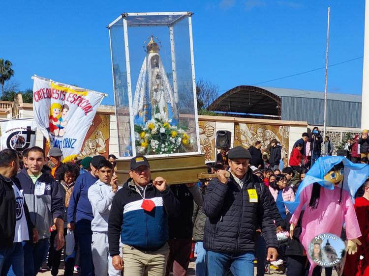 Nutrida peregrinación de la Catequesis Especial del NEA a la basílica de Itatí Nutrida peregrinación de la Catequesis Especial del NEA a la basílica de Itatí