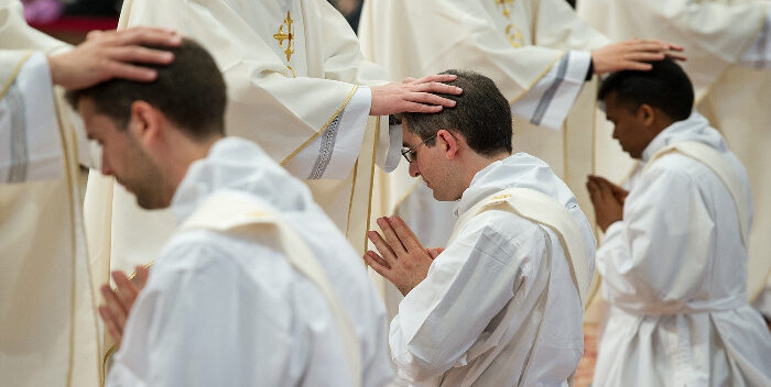 Obispos argentinos enviaron sus saludos en el Día del Sacerdote Obispos argentinos enviaron sus saludos en el Día del Sacerdote