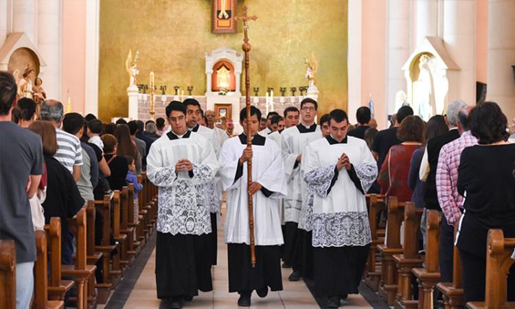 Ocho seminaristas de San Rafael, más cerca del altar de Jesús Ocho seminaristas de San Rafael, más cerca del altar de Jesús