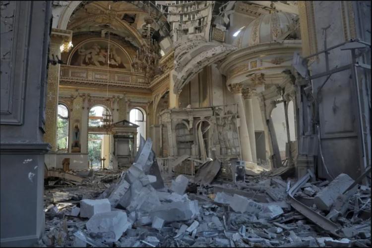Odessa: dolor y condena por el ataque ruso a la catedral de la Transfiguración Odessa: dolor y condena por el ataque ruso a la catedral de la Transfiguración