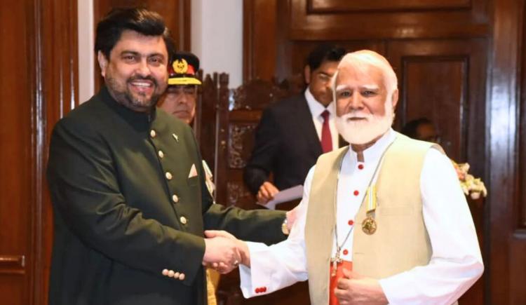 Pakistán: Condecoran al Card. Coutts por su aporte a la 'armonía interreligiosa' Pakistán: Condecoran al Card. Coutts por su aporte a la 'armonía interreligiosa'