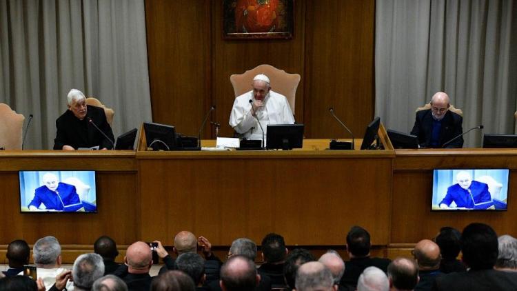 Papa: ¡El mundo necesita consagrados como artesanos de la paz! Papa: ¡El mundo necesita consagrados como artesanos de la paz!