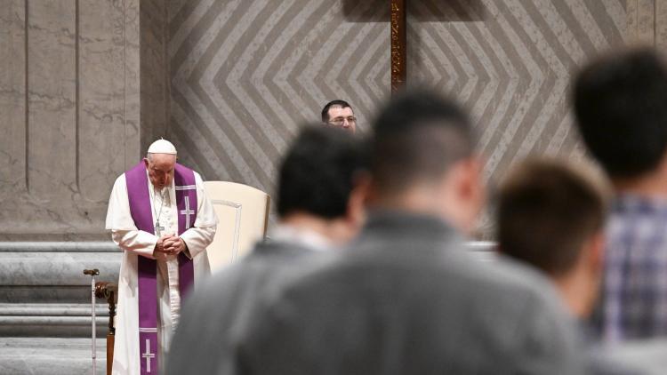 Para Mons. Ojea, la vigilia penitencial del Sínodo fue 'muy sorprendente y profunda' Para Mons. Ojea, la vigilia penitencial del Sínodo fue 'muy sorprendente y profunda'