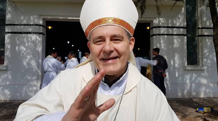 Paraná: Mons. Martín agradece la labor educativa y alienta a egresados y familias