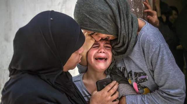 El párroco de Gaza: 'Cada día de guerra es la continuación de una masacre' El párroco de Gaza: 'Cada día de guerra es la continuación de una masacre'