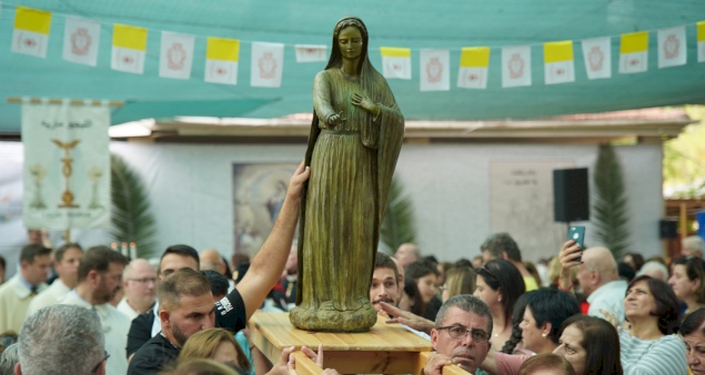 Pizzaballa consagró a sus fieles a la protección de María, Reina de Palestina y Tierra Santa Pizzaballa consagró a sus fieles a la protección de María, Reina de Palestina y Tierra Santa