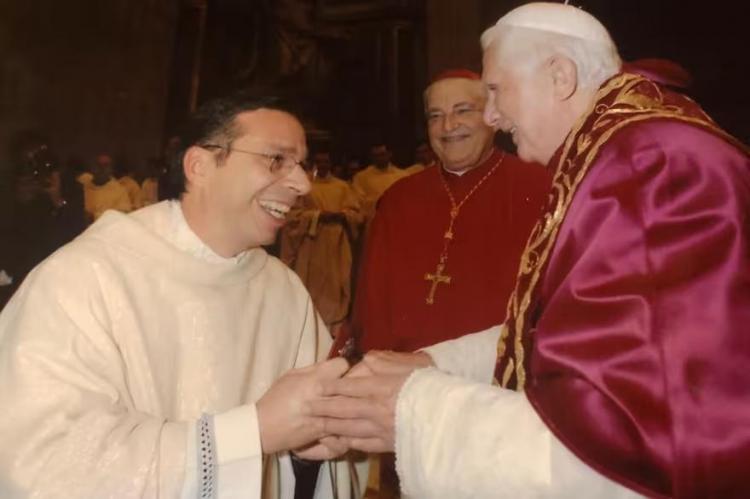Presentan el libro del P. Mariano Fazio 'Benedicto XVI. El Papa de la fe y la razón' Presentan el libro del P. Mariano Fazio 'Benedicto XVI. El Papa de la fe y la razón'