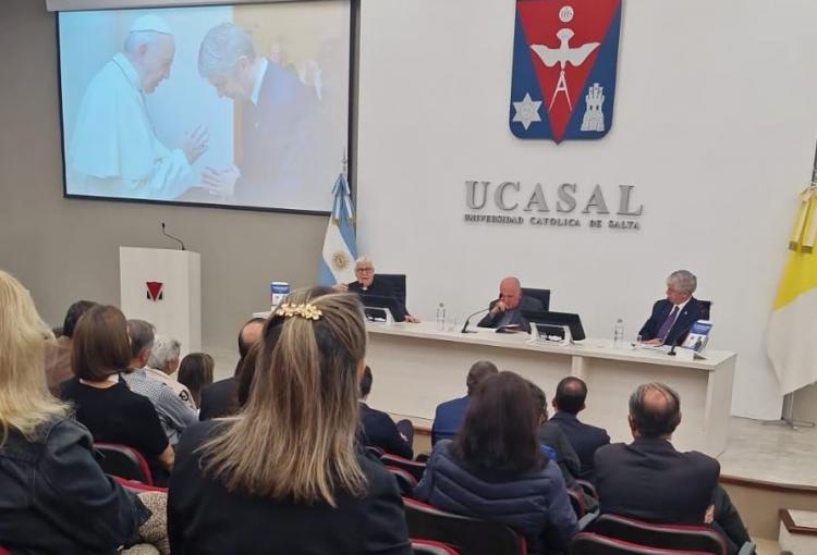 Presentaron el libro 'La Universidad según el Papa Francisco: una mirada personal' Presentaron el libro 'La Universidad según el Papa Francisco: una mirada personal'