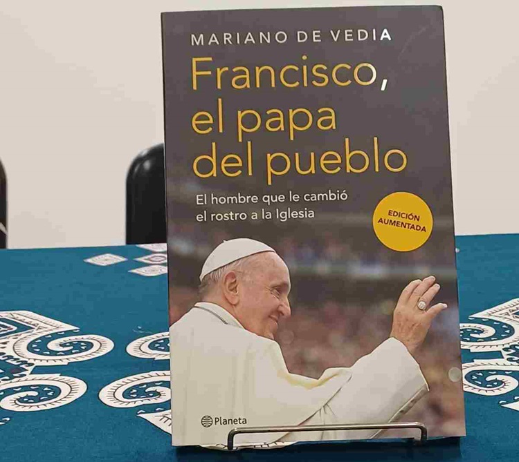 Presentaron el libro 'Francisco, el papa del pueblo' en la Casa de la Amistad Presentaron el libro 'Francisco, el papa del pueblo' en la Casa de la Amistad