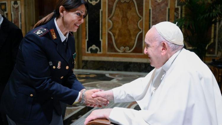 Prevención y protección para erradicar la violencia contra las mujeres, pide el Papa Prevención y protección para erradicar la violencia contra las mujeres, pide el Papa