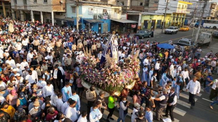 Procesión mariana por la paz y la reconciliación en el Ecuador Procesión mariana por la paz y la reconciliación en el Ecuador