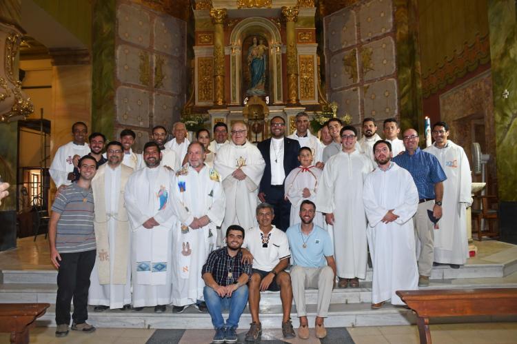 Profesión perpetua de un salesiano: un llamado de amor y servicio Profesión perpetua de un salesiano: un llamado de amor y servicio