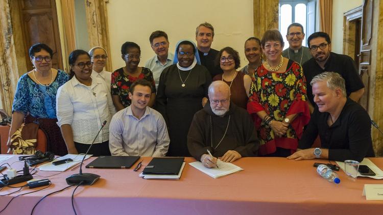 Protección de los menores: la Comisión Pontificia pidió un 'mayor compromiso' Protección de los menores: la Comisión Pontificia pidió un 'mayor compromiso'