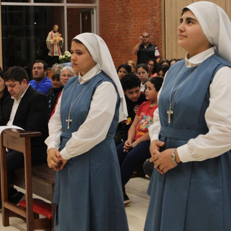 Puerto Iguazú: toma de hábitos de dos novicias argentinas en congregación misionera
