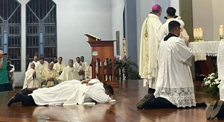 Puerto Iguazú: Mons. Baisi ordenó dos sacerdotes en una parroquia de El Dorado