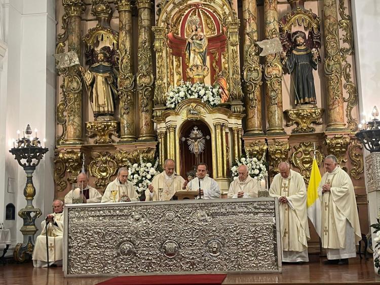 Recordaron al cardenal Karlic