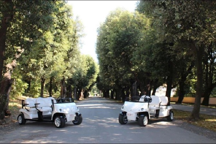 Regalan al Papa dos papamóviles eléctricos y ecológicos para sus viajes por el mundo