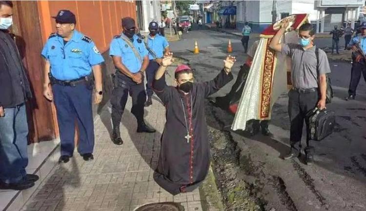 Régimen nicaragüense decreta que obispo detenido siga bajo arresto domiciliario Régimen nicaragüense decreta que obispo detenido siga bajo arresto domiciliario