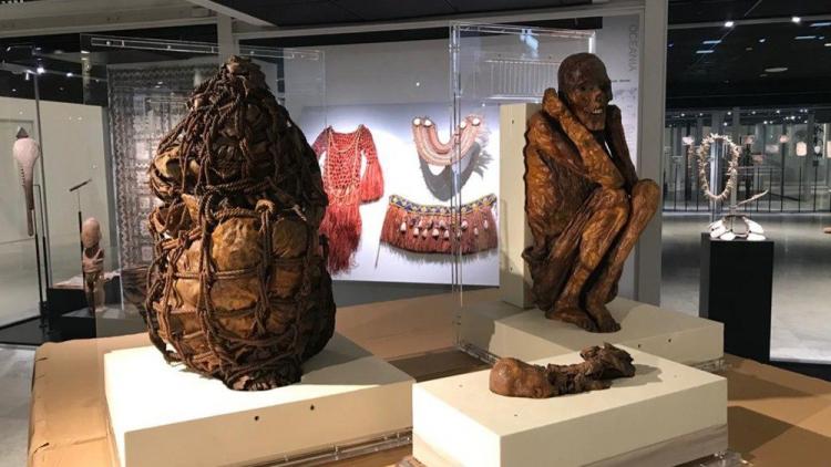 Restituyen al Perú tres momias antiguas conservadas en los Museos Vaticanos Restituyen al Perú tres momias antiguas conservadas en los Museos Vaticanos