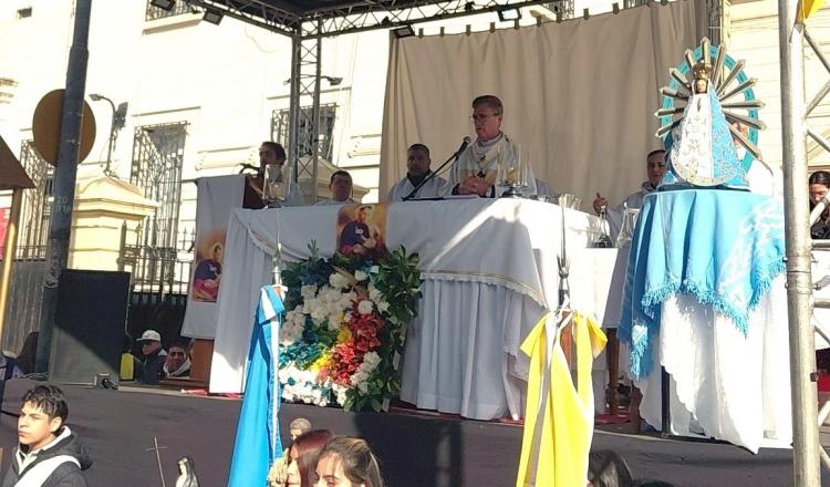 'San Cayetano, ayudanos a hacer de la Argentina, casa de encuentro y de trabajo'