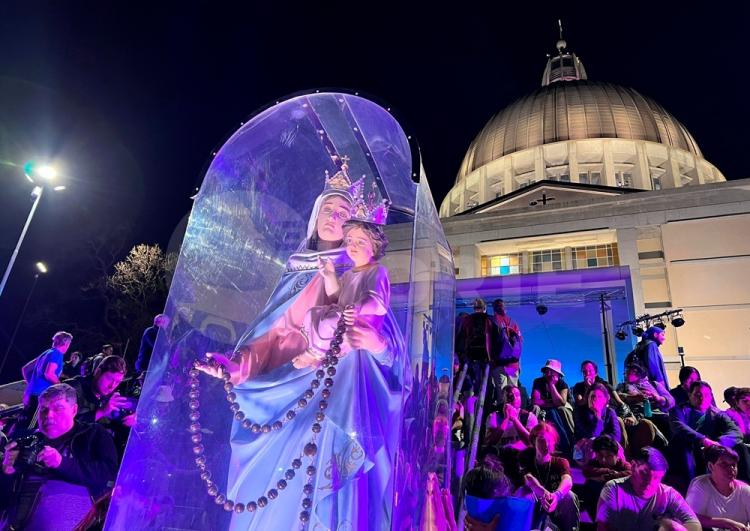 San Nicolás: Mons. Santiago animó a mirar a la Virgen como fuente de consuelo y paz